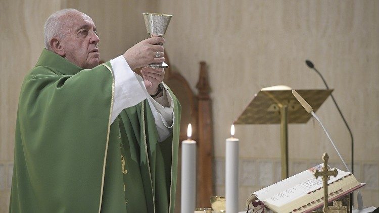 На Мессе в Доме Святой Марфы Папа Франциск размышлял о духовной брани