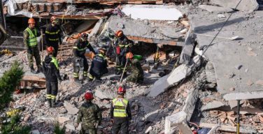 Папа молится о жертвах землетрясения в Албании