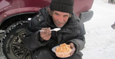 Всемирный день бедных в Москве будет посвящен бездомным