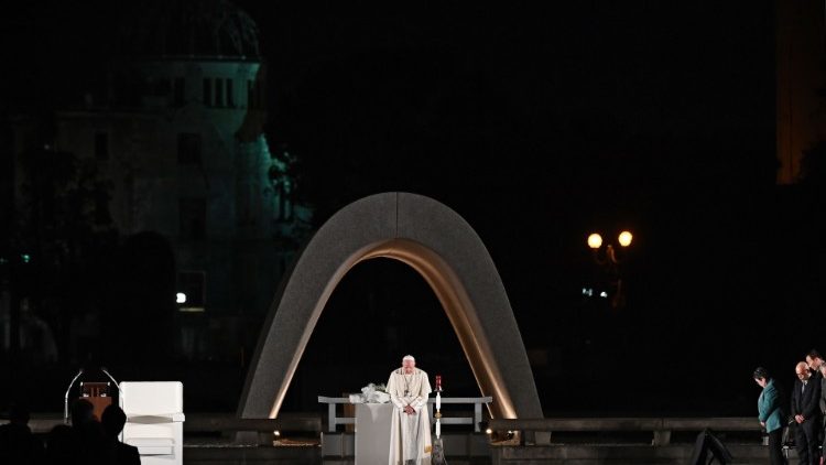 Папа Франциск в Японии: встреча с католическим епископатом страны, посещение Нагасаки и Хиросимы…