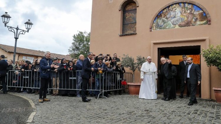Посещая центр Римского Каритас, Папа Франциск призвал его сотрудников и клиентов к «безумию любви»