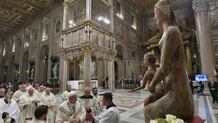 Папа Франциск на празднике освящения Латеранской базилики: Бог может возродить любое сердце