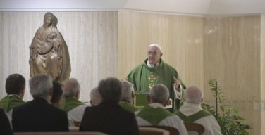 На Мессе в Доме Святой Марфы Папа Франциск говорил о грехе закрытости