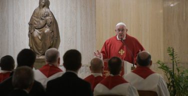 Папа Франциск на Мессе в Доме Святой Марфы призвал не поддаваться наущениям лукавого
