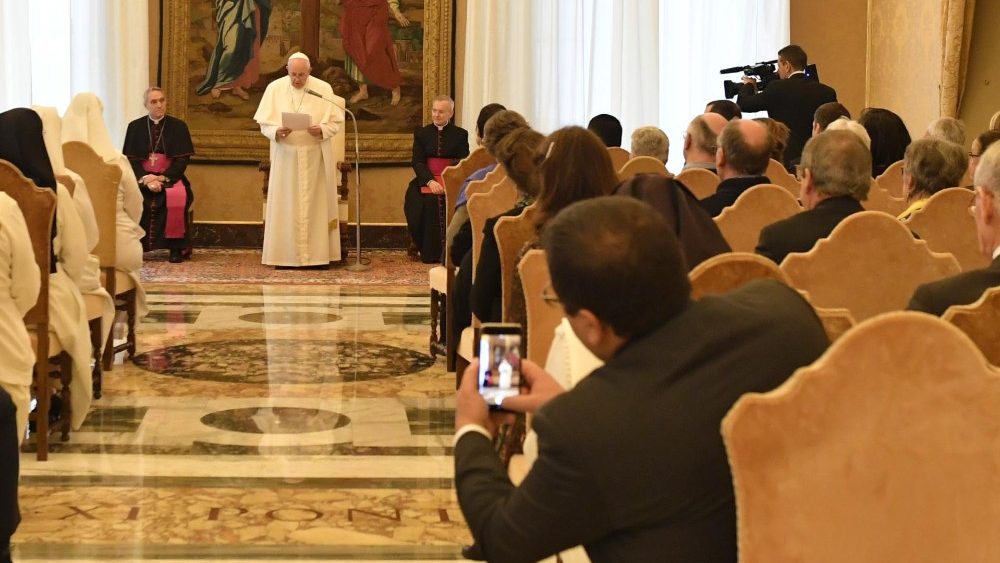 Папа Франциск принял делегацию представителей церковных движений из Франции