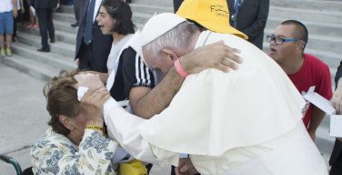 Папа Франциск выступил с посланием по случаю Международного дня инвалидов