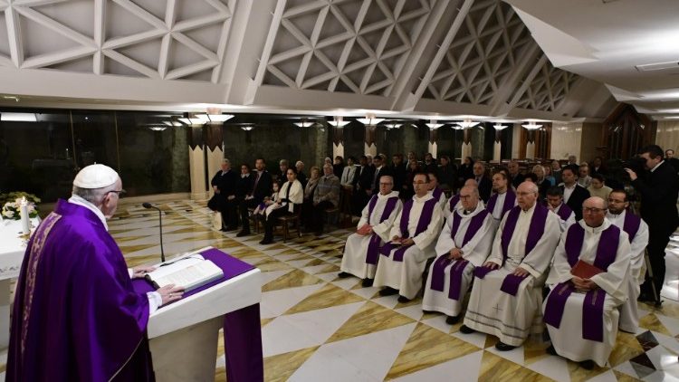 В проповеди на Мессе в Доме Святой Марфы Папа Франциск призвал строить свою жизнь на прочном фундаменте веры