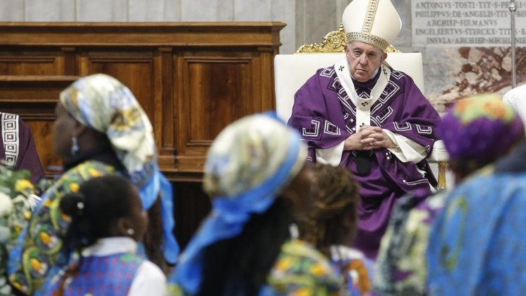 В первый день Адвента Папа Франциск отслужил Мессу в заирской версии римского обряда