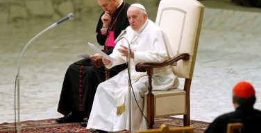 Папа Франциск призвал на общей аудиенции видеть в переживаемых испытаниях повод для евангельского свидетельства