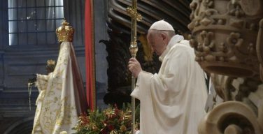 В торжество Пресвятой Богородицы Марии Папа Франциск возглавил Мессу в соборе Святого Петра