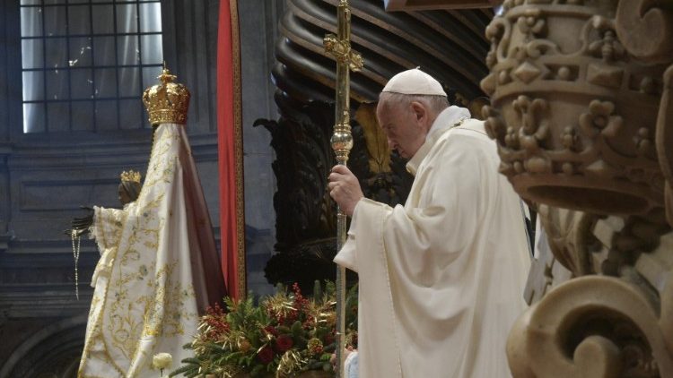 В торжество Пресвятой Богородицы Марии Папа Франциск возглавил Мессу в соборе Святого Петра