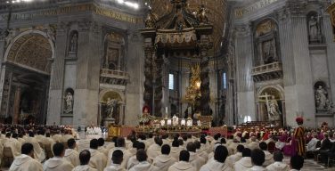 В торжество Богоявления Папа Франциск возглавил Мессу в соборе Святого Петра