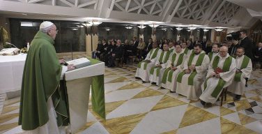 На Мессе в Доме Святой Марфы Папа Франциск размышлял о христианской и светской мере