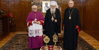 Папа Франциск передал в дар Болгарской Православной Церкви мощи почитаемых святых