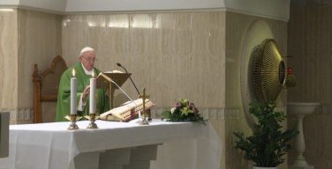 Папа Франциск на Мессе в Доме Святой Марфы: Бог плачет, если мы отдаляемся от Него