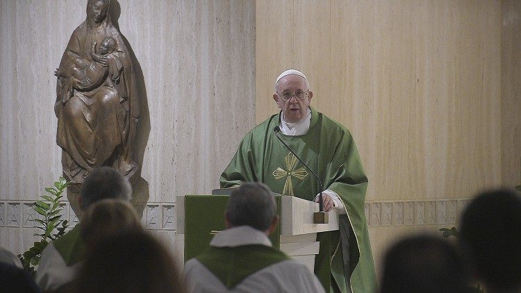 На Мессе в Доме Святой Марфы Папа Франциск предостерег верных от греха обмирщения