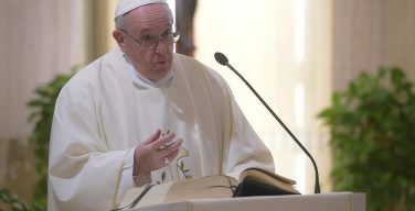 На Мессе в Доме Святой Марфы Папа Франциск призвал к благодарности Богу за сотрудников и спутников на жизненном пути