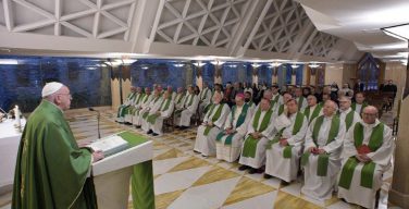 На Мессе в Доме Святой Марфы Папа Франциск говорил об особенностях христианского сердца – способного сострадать и свободного от диктата идеологий