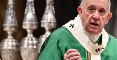 Папа Франциск на Мессе в Доме Святой Марфы: быть христианином значит идти путем Иисуса, путем креста…