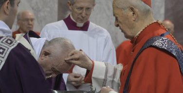 Папа Франциск возглавил в Риме традиционное богослужение Пепельной среды