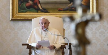 На очередной общей аудиенции Папа Франциск размышлял о значимости милосердия