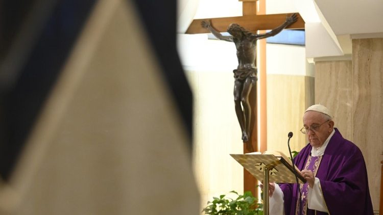 На Мессе в Доме Святой Марфы Папа Франциск особым образом помолился о бездомных