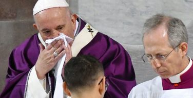 Папа Франциск страдает от обыкновенной простуды