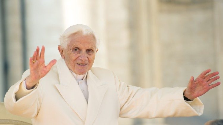 Папа на покое Бенедикт XVI отметил свой 93-й день рождения
