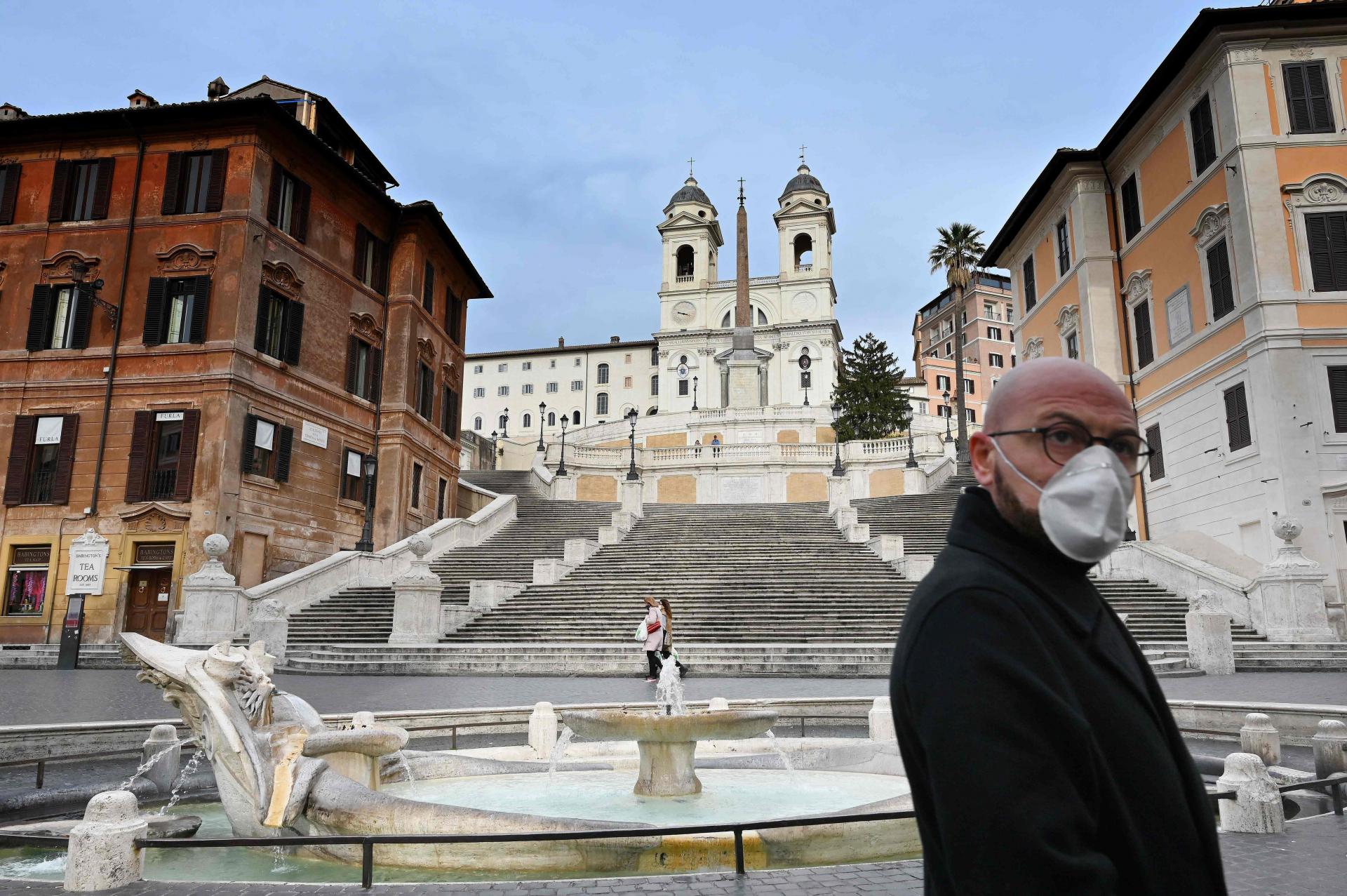 Италия: епископы не согласны с продлением запрета на публичное служение Святых Месс