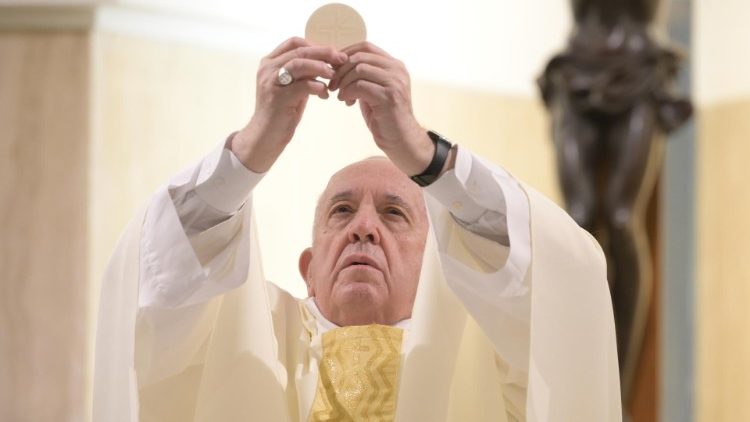 На Мессе в Доме Святой Марфы Папа Франциск подчеркнул важность добродетели верности