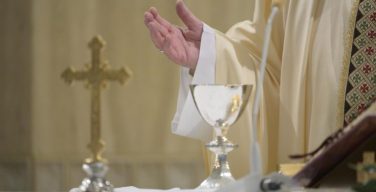 На Мессе в Доме Святой Марфы Папа Франциск подчеркнул, что суть христианства – в личной встрече с Богом