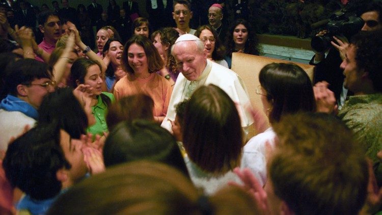 По случаю 100-летия со дня рождения святого Иоанна Павла II Папа Франциск обратился с видеопосланием к молодежи Кракова