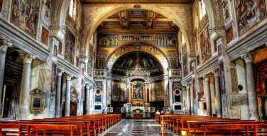 Мессы с участием прихожан возобновятся в Италии 18 мая