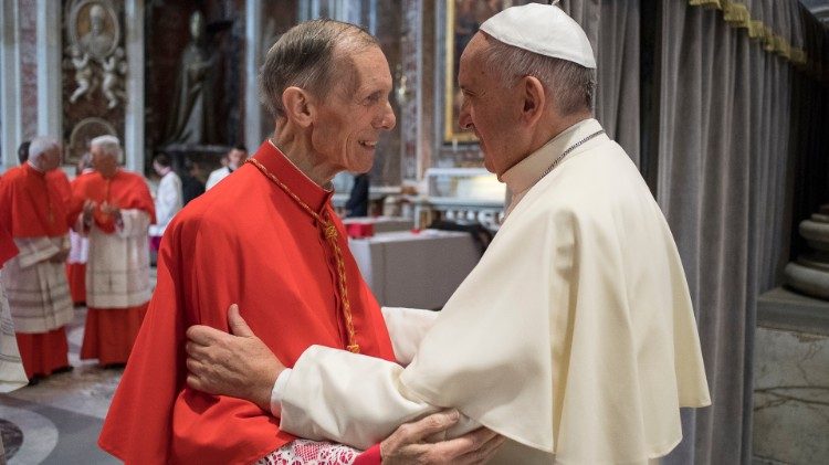 Папа Франциск скорбит о смерти кардинала Ренато Корти