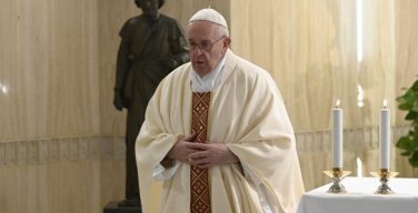 На Мессе в Доме Святой Марфы 1 мая Папа Франциск помолился о трудящихся всего мира