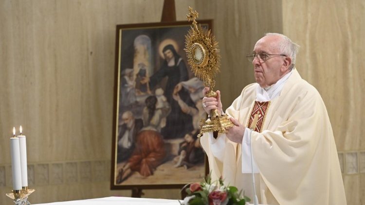 На Мессе в Доме Святой Марфы Папа Франциск призвал не поддаваться искушениям лукавого