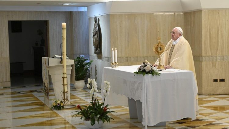 На Мессе в Доме Святой Марфы Папа Франциск подчеркнул, что там, где доминирует излишняя жесткость, нет Духа Божия