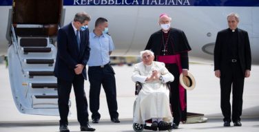 Бенедикт XVI вернулся из Германии в Ватикан