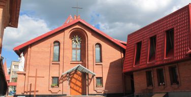 Как присоединиться к трансляциям богослужений из Кафедрального собора Преображения Господня в Новосибирске