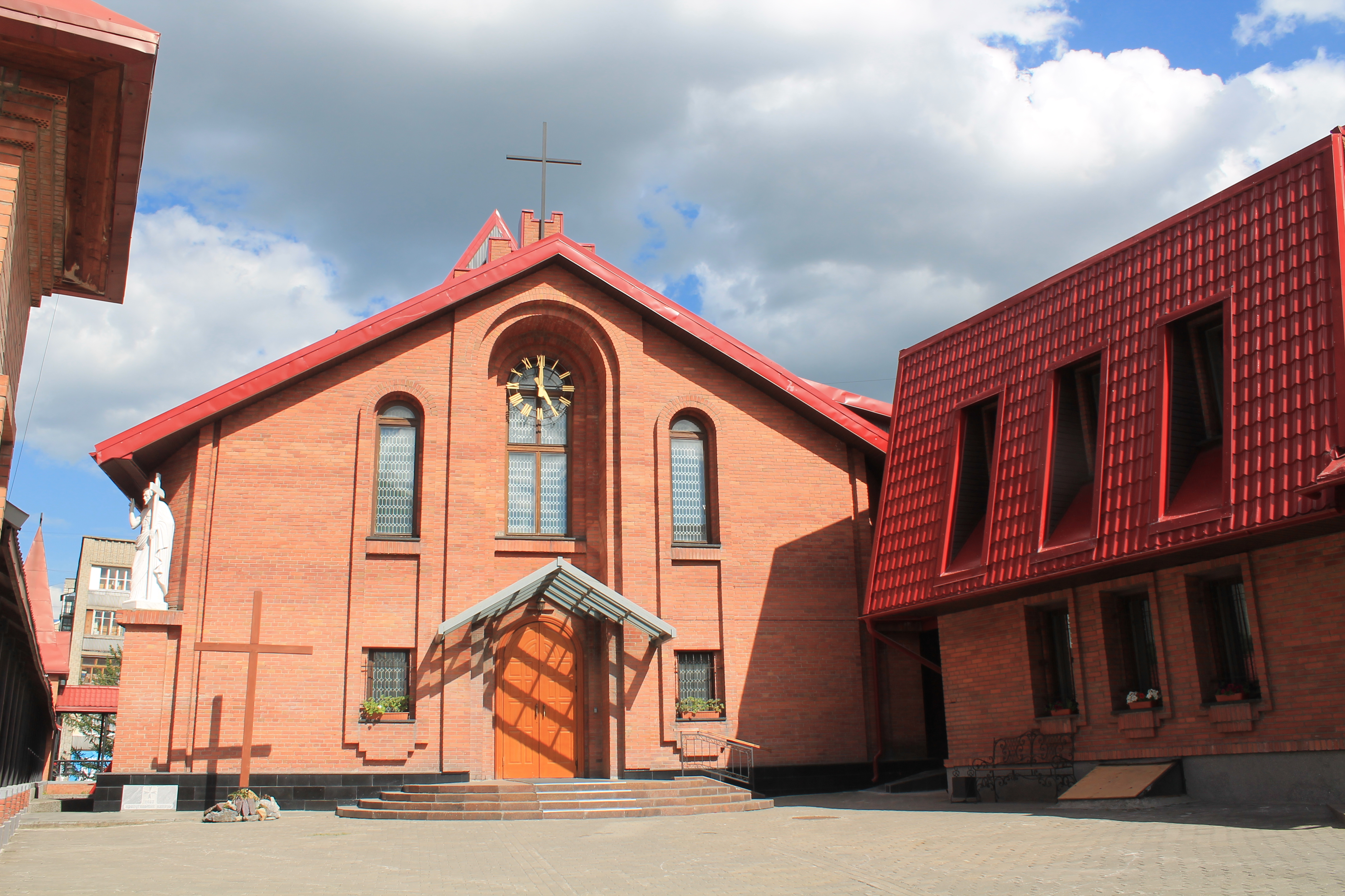 Как присоединиться к трансляциям богослужений из Кафедрального собора Преображения Господня в Новосибирске