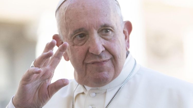 Папа Франциск передал около двух миллионов евро на борьбу в пандемией
