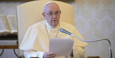 На общей аудиенции 12 августа Папа Франциск продолжил раскрывать тему исцеления