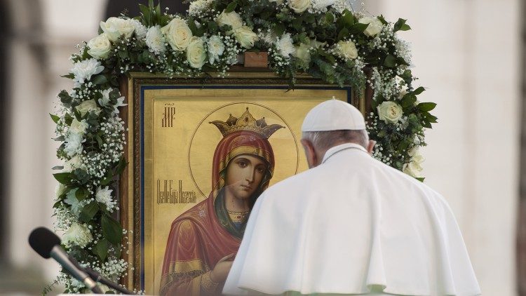 Папа Франциск призвал освободить народное благочестие от мафиозных элементов