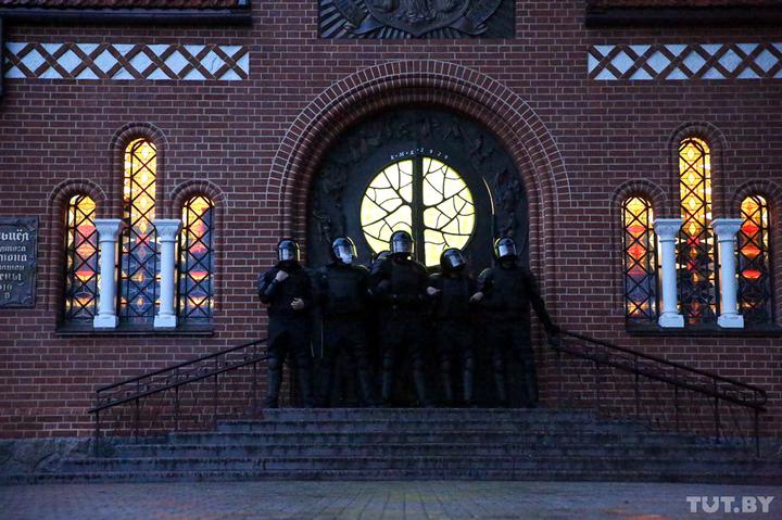 Белорусские католики заявили протест в связи с действиями ОМОН в Минске