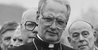 Скончался голландский кардинал Адрианус Симонис