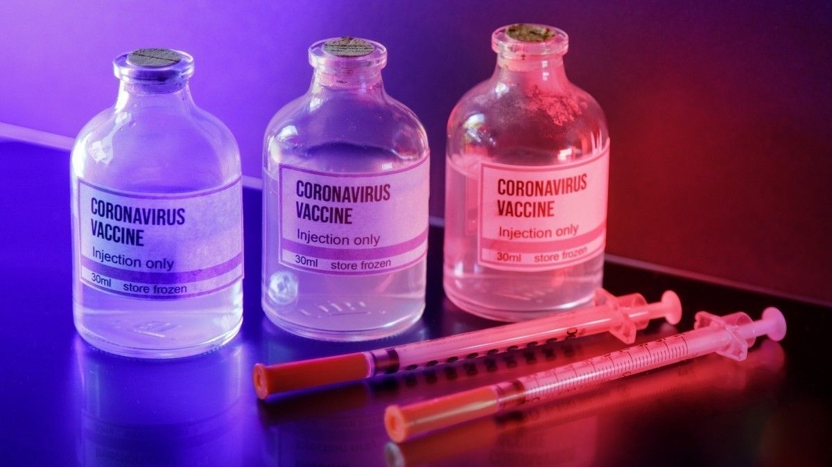 СМИ: AstraZeneca прервала испытания вакцины от коронавируса из-за побочного эффекта у пациента