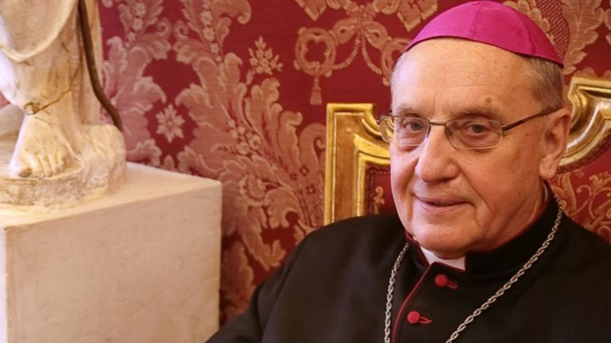 «Инструкции мне может давать Папа Римский». Рассказ белорусского архиепископа, которого не впустили в страну