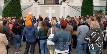 Гродненцы помолились за митрополита Тадеуша Кондрусевича, которого не пустили на родину