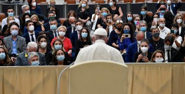 Папа Франциск онкогинекологам: болезнь напоминает о доверии к Богу и к человеку