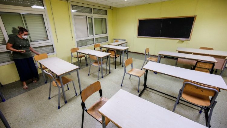 «Каритас»: миллиард учащихся всё еще не вернулся в школу